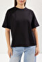 Siyah %100 Süprem Oversize/Geniş Kesim Asimetrik Sırt Detaylı Örme T-Shirt TWOSS25TS00040 - 7