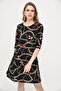 9041087 Crepe Waistband with Elastic Belt Capri Sleeve Dress Black Mustard Chain Pattern - 2