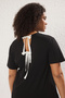 Siyah Regular Fit Sırtı Bağlama/Fiyonk Detaylı Örme Büyük Beden T-shirt TBBSS25BF00000
