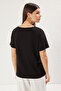 Siyah Fiyonk Aksesuar Detaylı Oversize/Geniş Kalıp  Örme T-Shirt TWOSS25TS00044 - 5