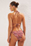 Batik Desenli Aksesuarlı Üçgen Kaplı Brazilian Normal Bel Bikini Takımı TBESS25BT00025 - 4