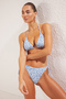 Çiçek Desenli Üçgen Kaplı Regular Normal Bel Bikini Takımı TBESS25BT00106 - 3