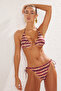 Batik Desenli Aksesuarlı Üçgen Kaplı Brazilian Normal Bel Bikini Takımı TBESS25BT00025