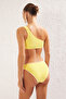 Sarı Nakışlı Tek Omuz Kaplı Regular Normal Bel Bikini Takımı TBESS25BT00020 - 4