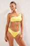 Sarı Nakışlı Tek Omuz Kaplı Regular Normal Bel Bikini Takımı TBESS25BT00020
