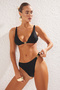 Siyah Aksesuarlı Üçgen Kaplı Regular Düşük Bel Bikini Takımı TBESS25BT00008