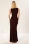 Kahverengi V Yaka Aksesuar Detaylı Maxi Şık Abiye Gece Mezuniyet Elbisesi TPRSS25AE00073 - 5