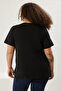 Siyah Yakası Taşlı Relaxed Fit %100 Pamuk Örme Büyük Beden T-shirt TBBSS25BF00021 - 5