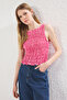 Pembe Fitted Kayık Yaka Kolsuz Pötikareli Dokuma Bluz TWOSS25BZ00356 - 2