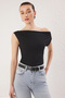 Siyah*001 Düz Kayık Yaka Fitted Viskoz/Yumuşak Kumaşlı Esnek Örme Örme Bluz TWOSS24BZ00090