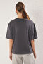 Antrasit %100 Pamuk Taş Detaylı Relaxed/Geniş Rahat Kesim Bisiklet Yaka Örme T-Shirt TWOSS23TS00153 - 9