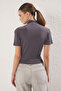 Antrasit Drape Detaylı Fitted/Vücuda Oturan Kısa Kollu Dik Yaka Esnek Örme Bluz TWOSS24BZ00426 - 5