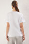 Beyaz %100 Kalın Pamuklu Yan Bağlama Detaylı Relaxed/Rahat Kesim Örme T-Shirt TWOSS25TS00074 - 5