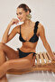 Siyah Üçgen Kaplı Çiçek Aplikeli Regular Bikini Takımı TBESS25BT00081
