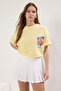 Açık Sarı %100 Kalın Pamuklu Oversize/Geniş Kalıp Ön Arka Baskılı Örme T-Shirt TWOSS25TS00055 - 3