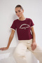 Bordo %100 Pamuk Slogan Baskılı Kontrast Biye Detaylı Örme T-Shirt TWOSS24TS00105 - 2