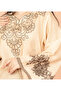 جلابية سادة مزينة بلمسة زهورية - 2