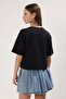 Siyah Fiyonk Nakışlı Regular/Normal Kalıp Crop Örme T-Shirt TWOSS25TS00132 - 4