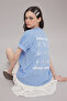 Açık/Bebe Mavi %100 Kalın Pamuklu Oversize/Geniş Kalıp Ön Arka Baskılı Örme T-Shirt TWOSS25TS00059