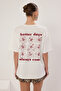 Ekru %100 Kalın Pamuklu Oversize/Geniş Kalıp Ön Arka Baskılı Örme T-Shirt TWOSS25TS00059 - 4