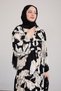 Schwarzes Kleid mit gemischtem Blumenmuster - 2