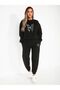 طقم بدلة رياضية كبيرة الحجم برقبة دائرية وقاعدة علوية