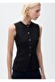 Thin knit vest with buttons