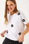 Women's White Crew Neck Daisy Accessory Short Sleeve T-Shirt 60602019 - 4