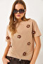 Women's Beige Crew Neck Short Sleeve T-Shirt with Daisy Accessories 60602019 - 3
