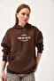 سويت شيرت بغطاء للرأس بجيب الكنغر مقاس كبير باللون البني - 3