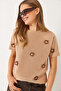Women's Beige Crew Neck Short Sleeve T-Shirt with Daisy Accessories 60602019