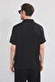 Siyah Regular Fit Keten Görünümlü Salaş Dökümlü Gömlek TMNSS25GO00075 - 4