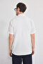 Beyaz Regular Fit Dokulu Dökümlü Salaş Erkek Gömlek TMNSS25GO00076 - 4