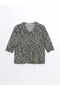 بلوزة نسائية من NEVAVM بتصميم ياقة على شكل V - 5