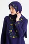 شال من القماش المطرز باللون الأرجواني والأرجواني