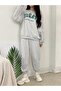 طقم رياضي Paris Sainte سويت شيرت Jogger - رقبة دائرية كبيرة الحجم مطبوعة باللون الرمادي - 3