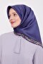 وشاح حريري من نسيج التويل بحافة منقوشة باللون النيلي