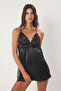 Siyah Saten Dantel ve Yırtmaç Detaylı İp Askılı Dokuma Babydoll/Fantezi Gecelik THMSS25CY00001 - 6