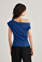 Saks Büzgü/Drape Detaylı Dökümlü Asimetrik Yaka Örme Bluz TWOSS25BZ00024 - 5