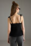 Siyah Belden Oturmalı Peplum Askılı Bağlama Detaylı Örme Bluz TWOSS25BZ00528 - 4