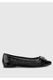 Black women's flat shoes