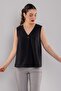 Women's Sleeveless V Neck Brooch Detailed Blouse - 3