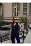 طقم بليزر مكون من سترة وبنطلون بأزرار معدنية
