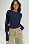Marineblaue Basic-Langarmbluse mit Rundhalsausschnitt MG1701 - 2