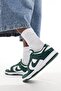 حذاء رياضي كاجوال من Dunk Low Retro باللون الأخضر والأبيض للجنسين - 2