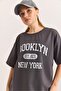 قصة فضفاضة تيشيرت بروكلين با مطبوع نتراسيت بخيطين - 5