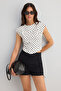 Beyaz Gabardin Pamuklu Crop Fitted Puantiyeli Dokuma Bluz TWOSS25BZ00556