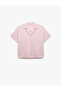 قميص بأكمام قصيرة وياقة كلاسيكية وأزرار من القماش المجعد - 3