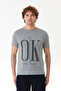 تي شيرت برقبة دائرية مطبوع عليه It's Ok - 6