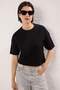 Siyah Nakış Detaylı Regular/Normal Kalıp Crop Örme T-Shirt TWOSS25TS00212